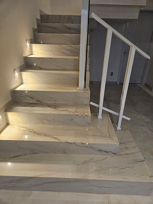 Escada de Mármore Travertino Navona